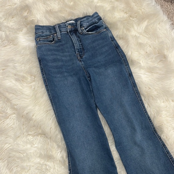 Good American Denim - Good American High-Rise Wide Leg Jeans in Medium Blue